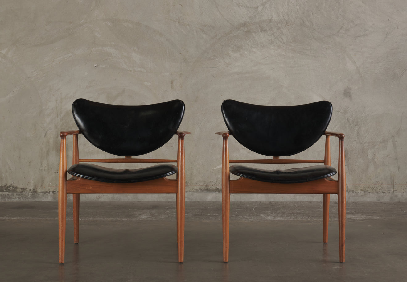 PAIR OF FINN JUHL ARMCHAIRS, MODEL 400 1/2, DENMARK, C1948