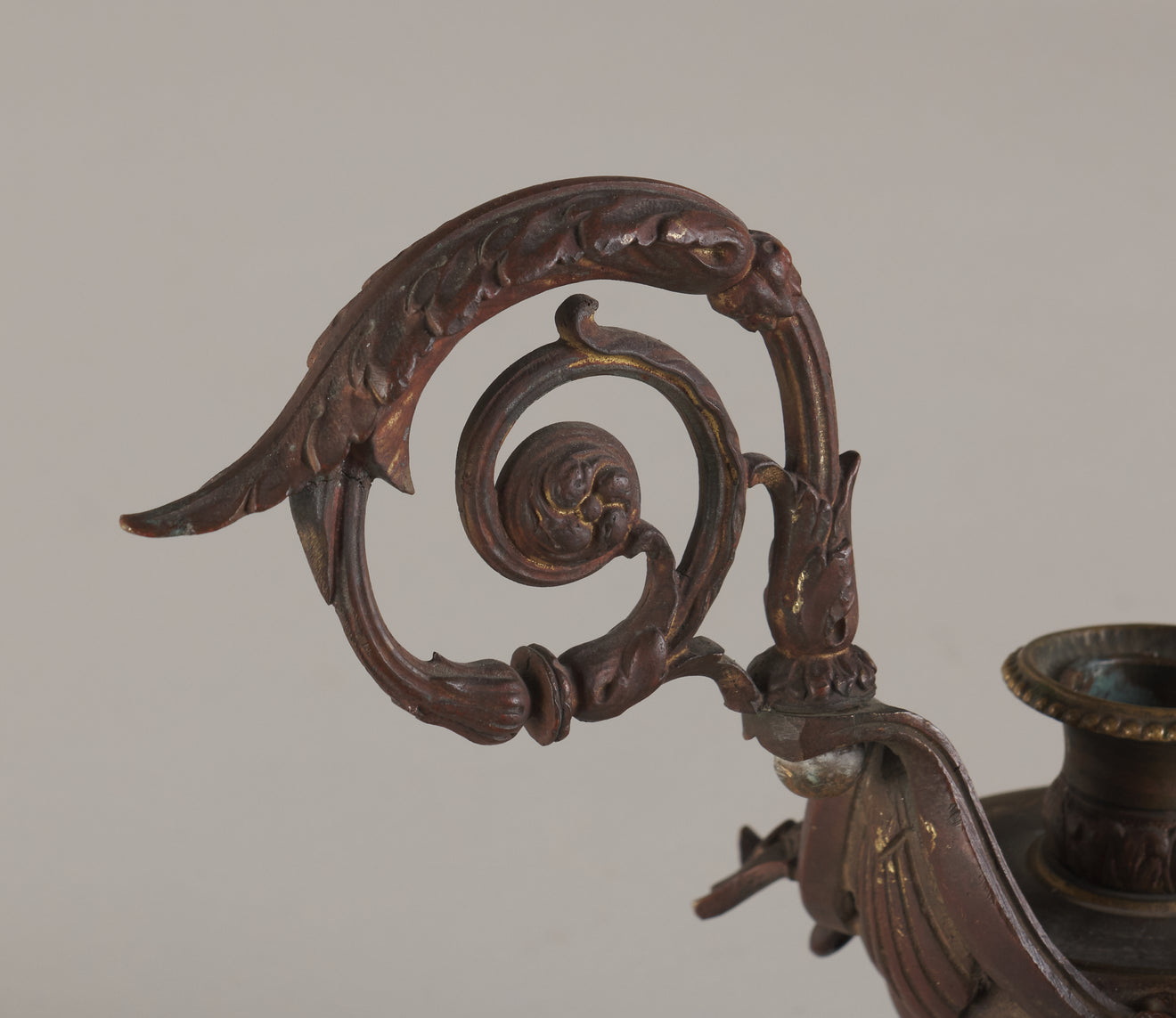 PAIR OF TABLE CANDLEHOLDERS IN THE SHAPE OF ROMAN OIL LAMPS WITH OPALINE BACCART (ATTRIB) CRYSTAL, FRENCH