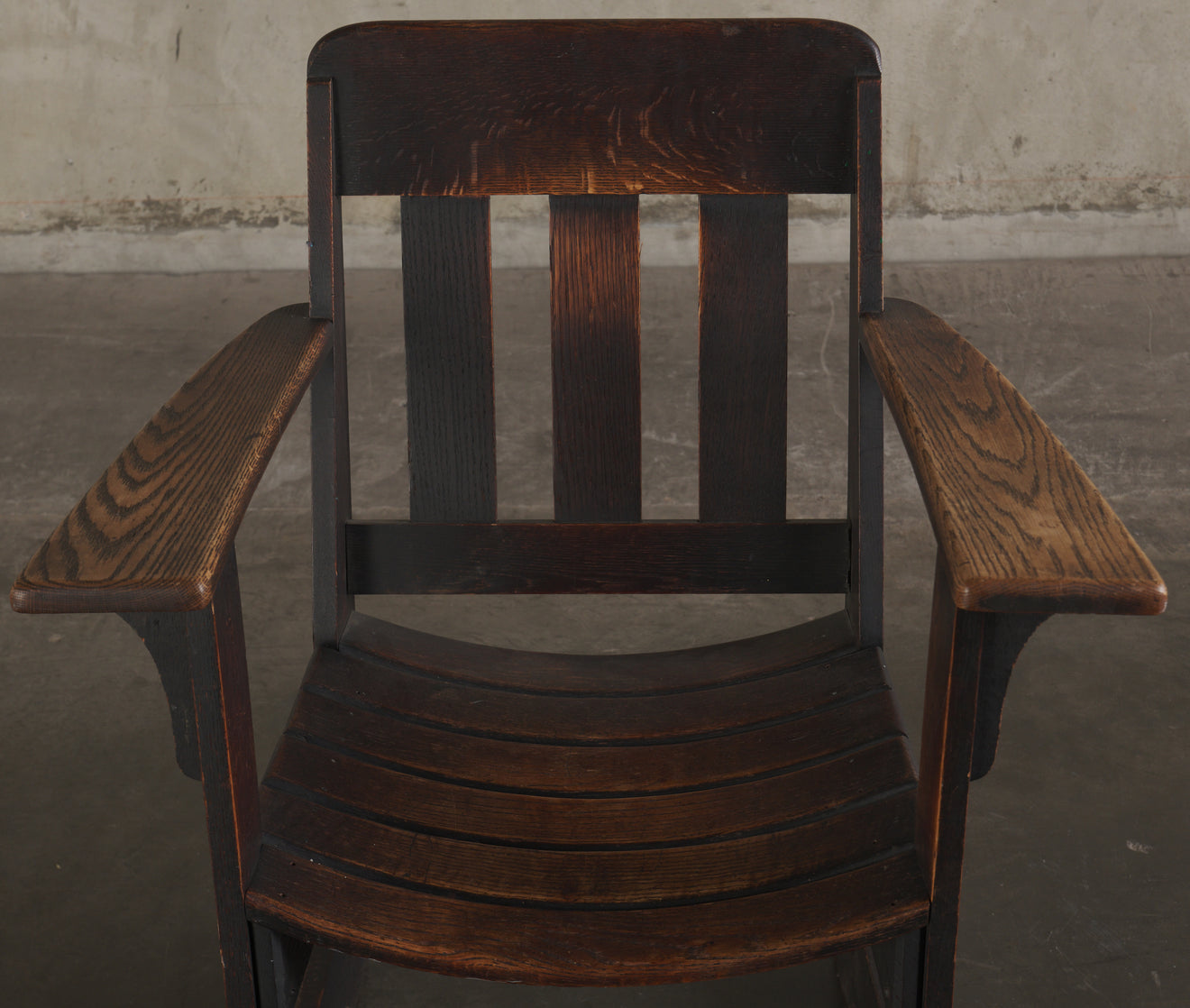 PAIR OF OAK PADDLE ARM CHAIRS, C1900