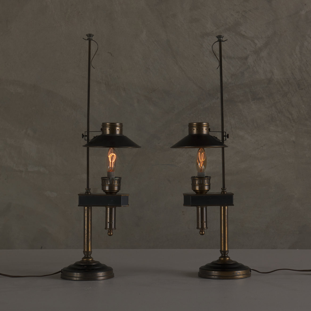 PAIR OF TOLE ADJUSTABLE TABLE LAMPS