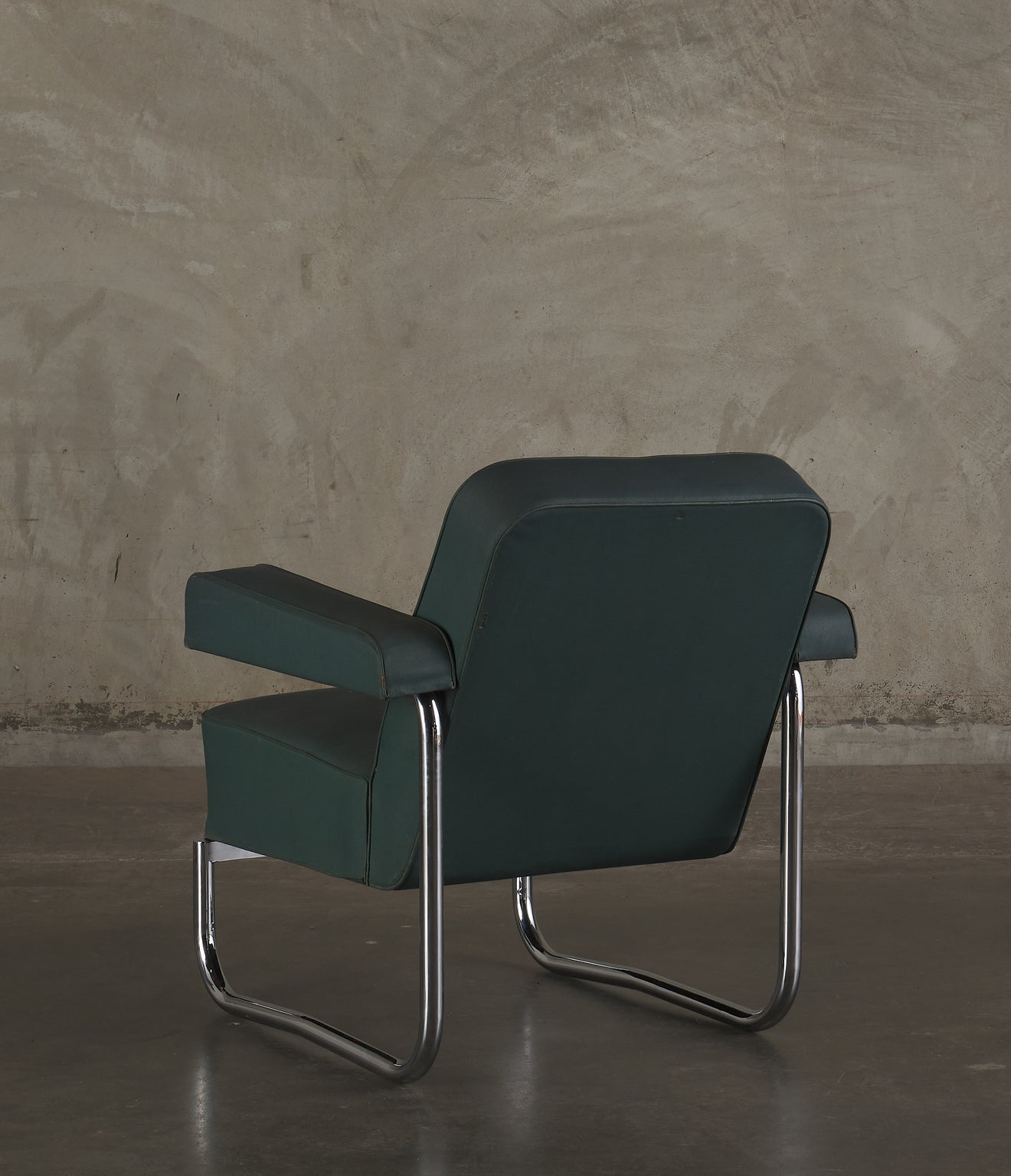 PAIR OF MACHINE AGE LOUNGE CHAIR WITH ORIGINAL UPHOLSTERY, 1930S