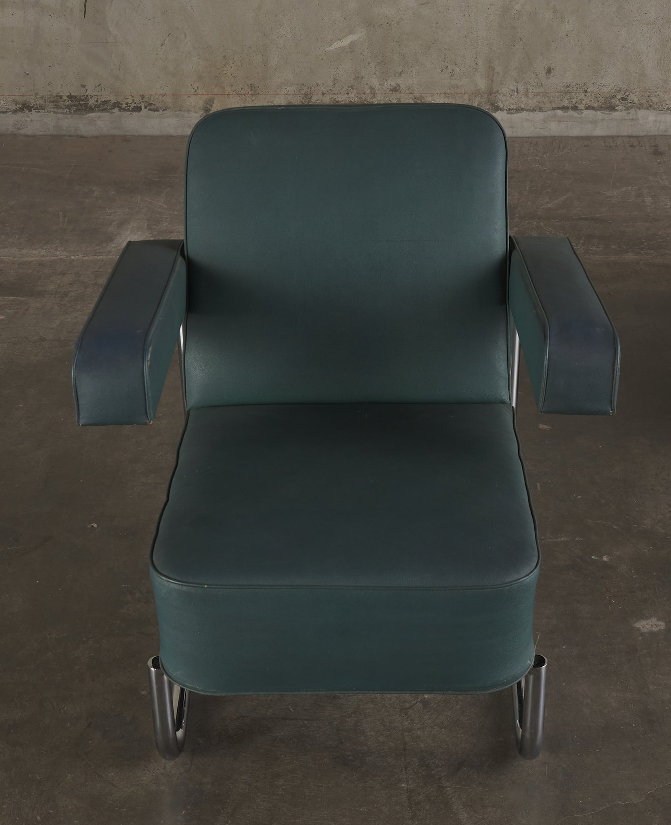 PAIR OF MACHINE AGE LOUNGE CHAIR WITH ORIGINAL UPHOLSTERY, 1930S