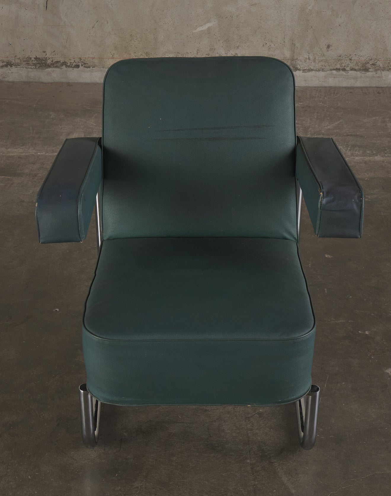 PAIR OF MACHINE AGE LOUNGE CHAIR WITH ORIGINAL UPHOLSTERY, 1930S