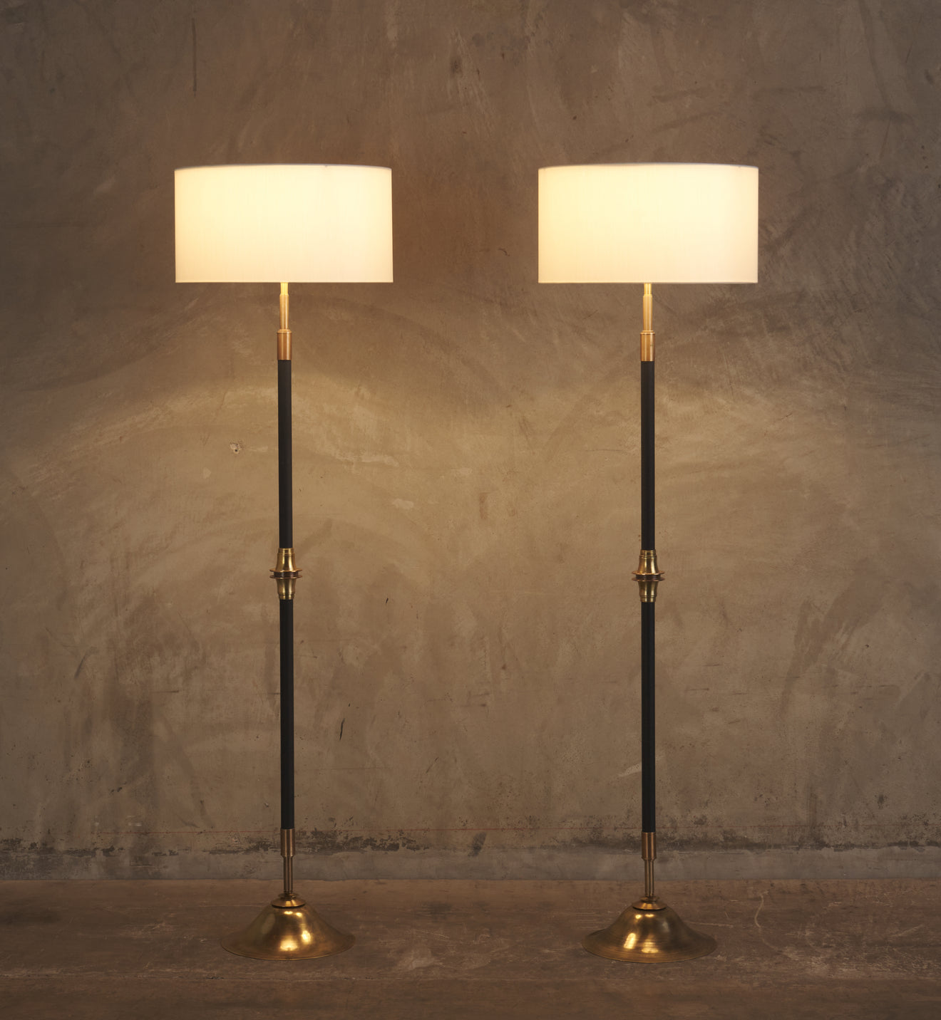 PAIR OF 'SEDENTARY MOVEMENT' FLOOR LAMPS BY GIANNI VALLINO