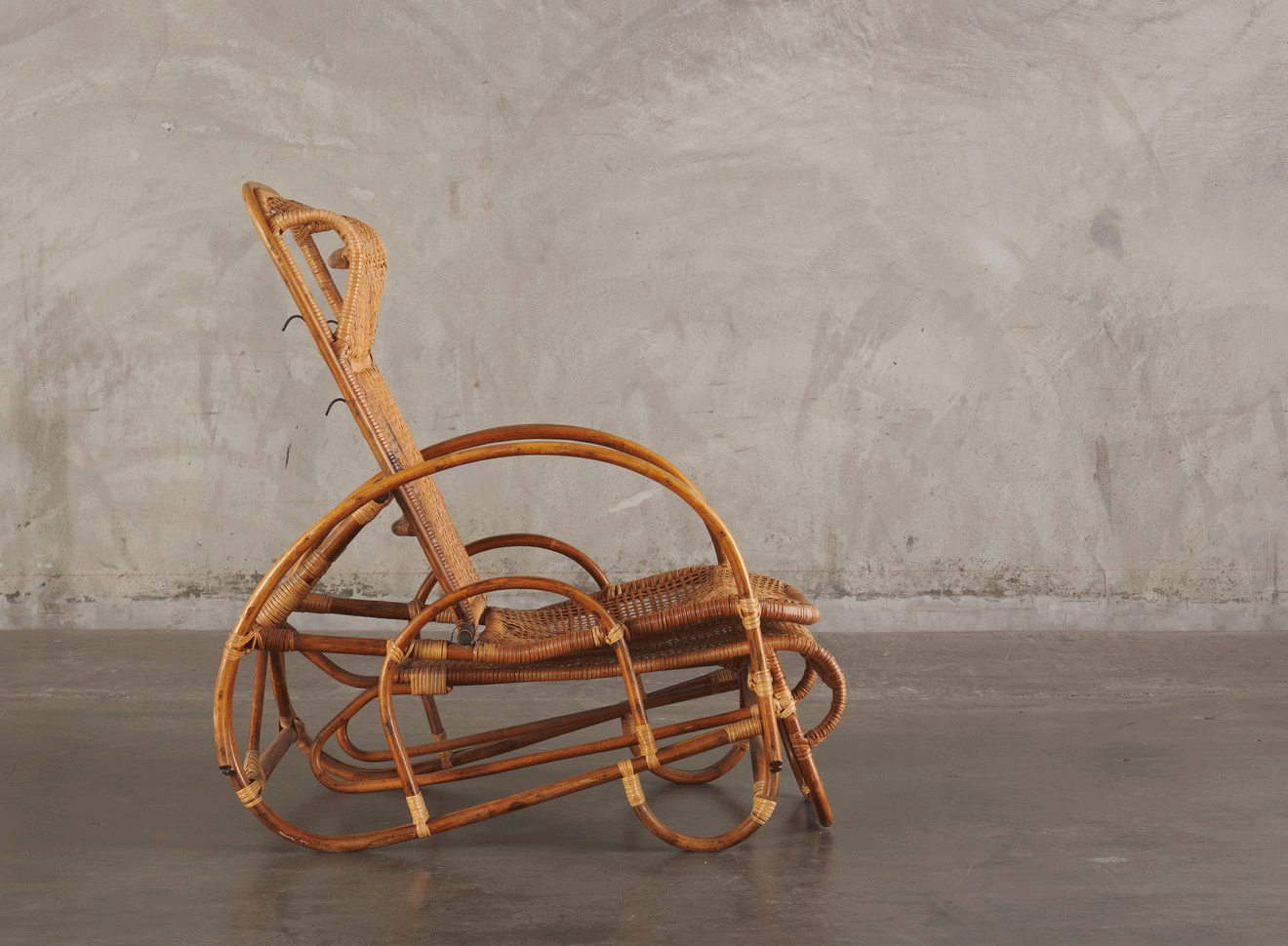 RATTAN AND WOVEN CANE ADJUSTABLE CHAISE IN THE STYLE OF FRANCO ALBINI