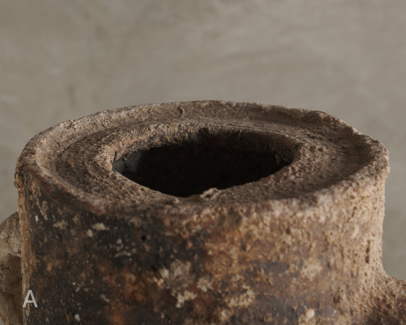 ROMAN POTTERY TRANSPORT AMPHORA, CIRCA 1ST CENTURY AD