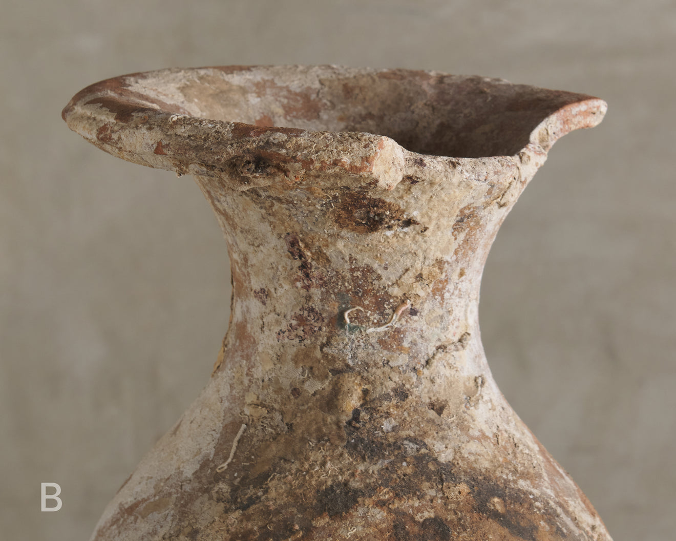ROMAN POTTERY TRANSPORT AMPHORA, CIRCA 1ST CENTURY AD