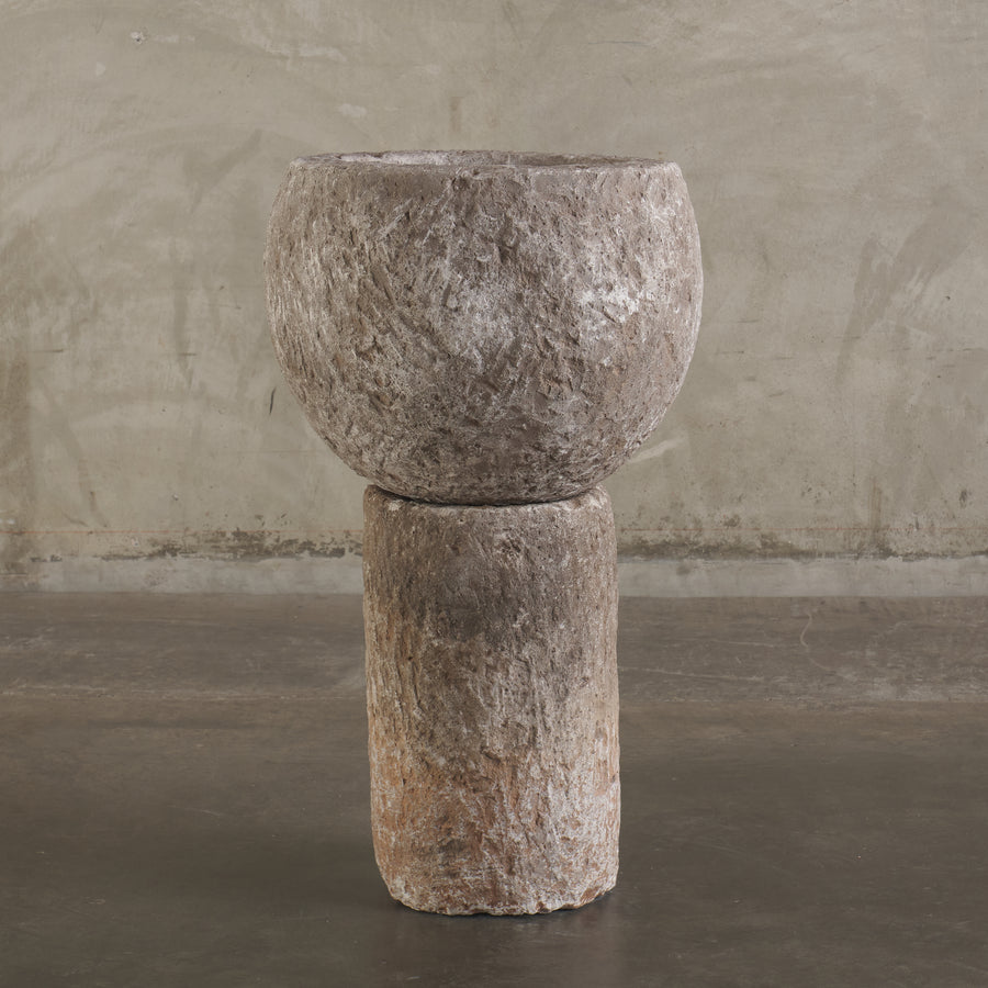 ROUND STONE BASIN ON PILLAR