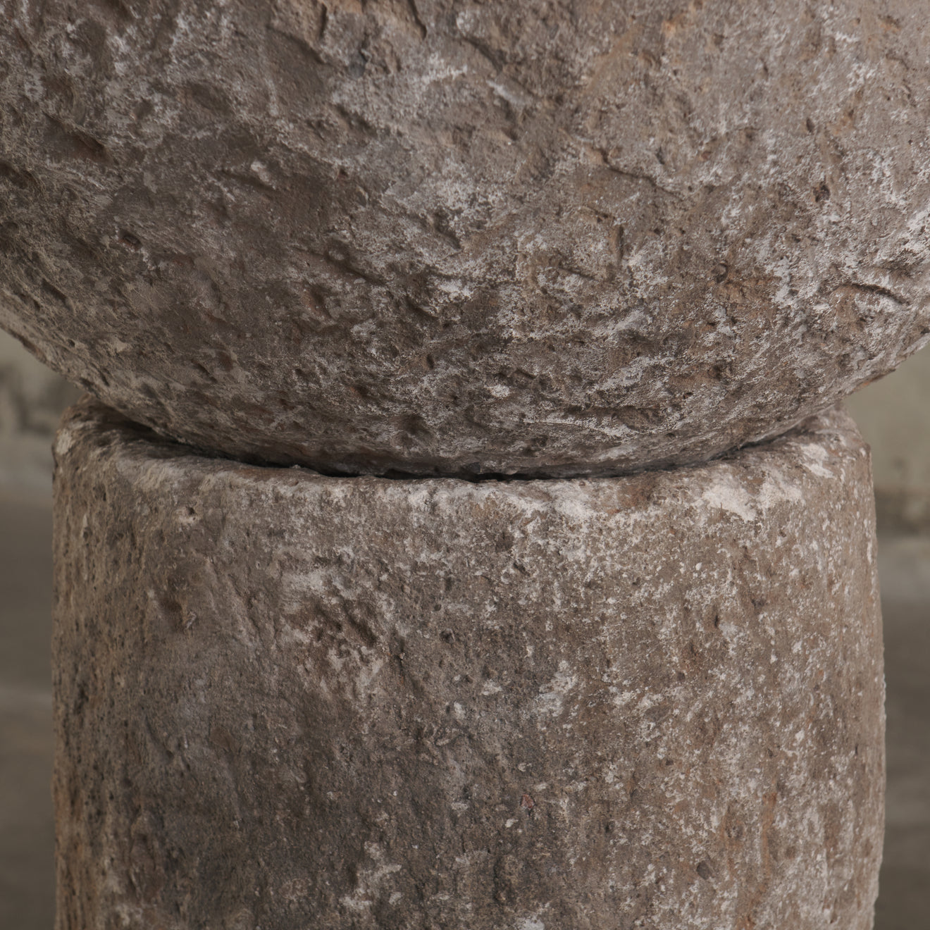 ROUND STONE BASIN ON PILLAR