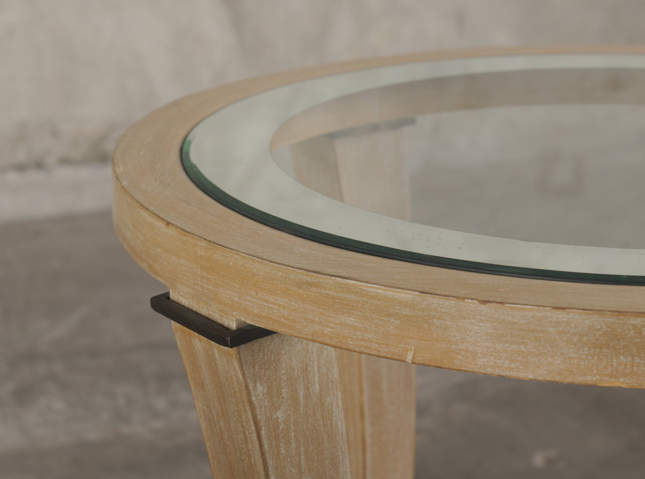 VINTAGE SANDRA SIDE TABLE