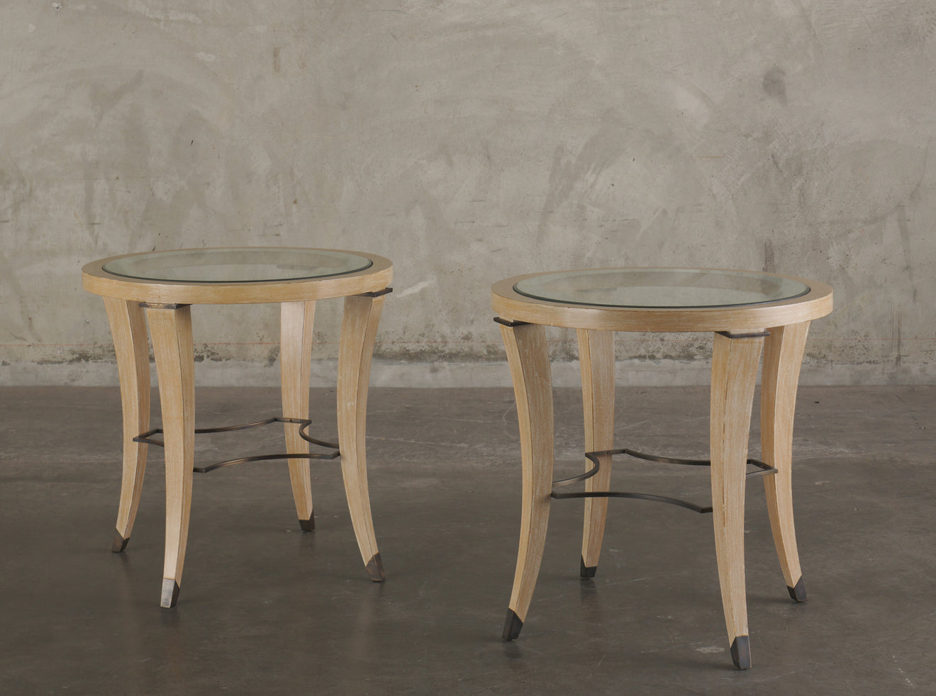 VINTAGE SANDRA SIDE TABLE