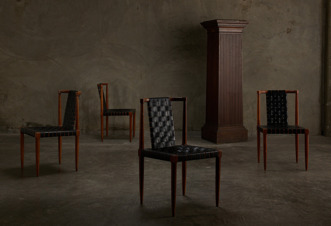 SET OF 4 LEATHER STRAP DINING CHAIRS BY TOMLINSON