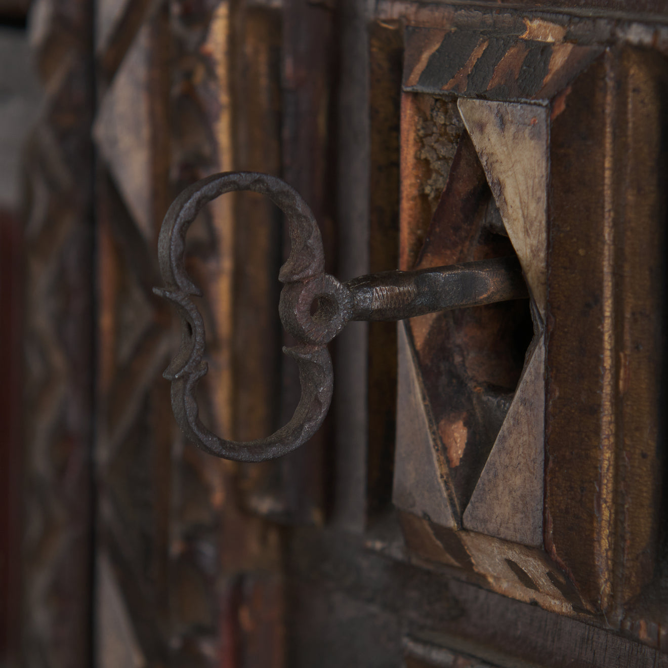 SPANISH COLONIAL TABLE TOP VARGUENO, 19TH C