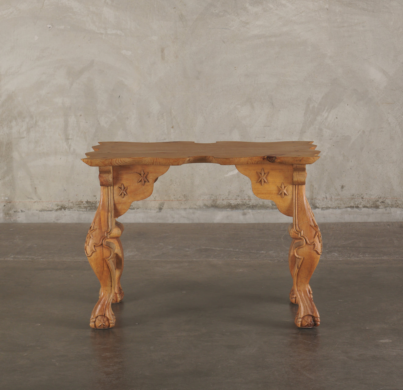 STELLE TABLE BY MIKE DIAZ