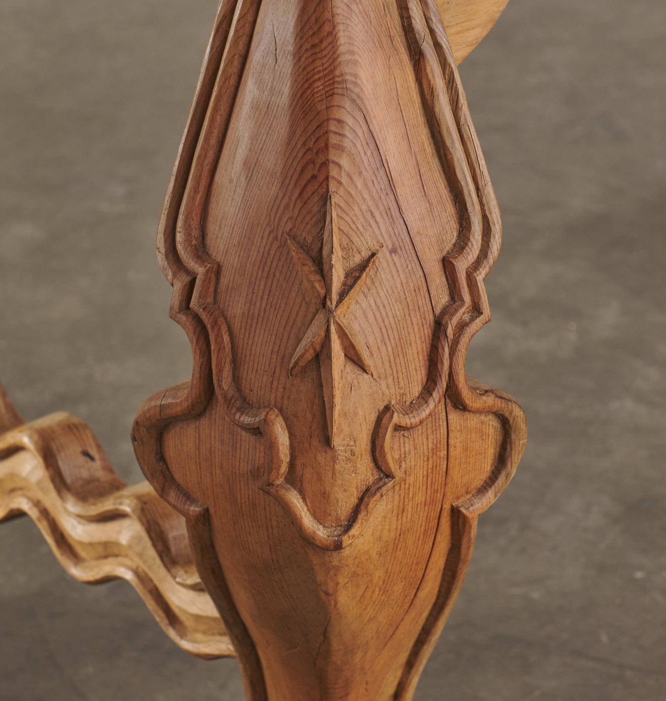 STELLE TABLE BY MIKE DIAZ