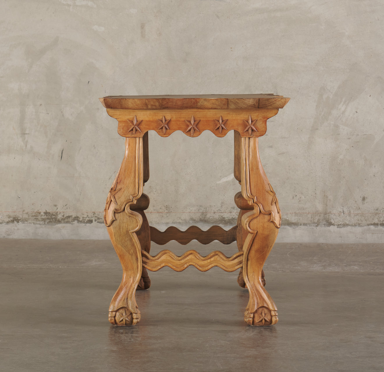 STELLE TABLE BY MIKE DIAZ