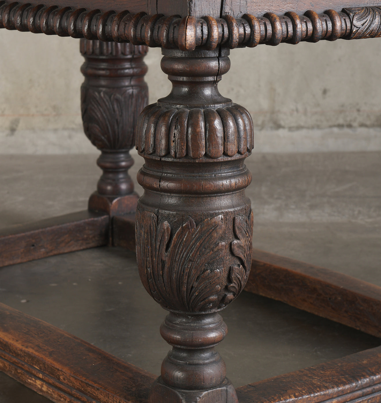 ELIZABETHAN STYLE CENTER TABLE