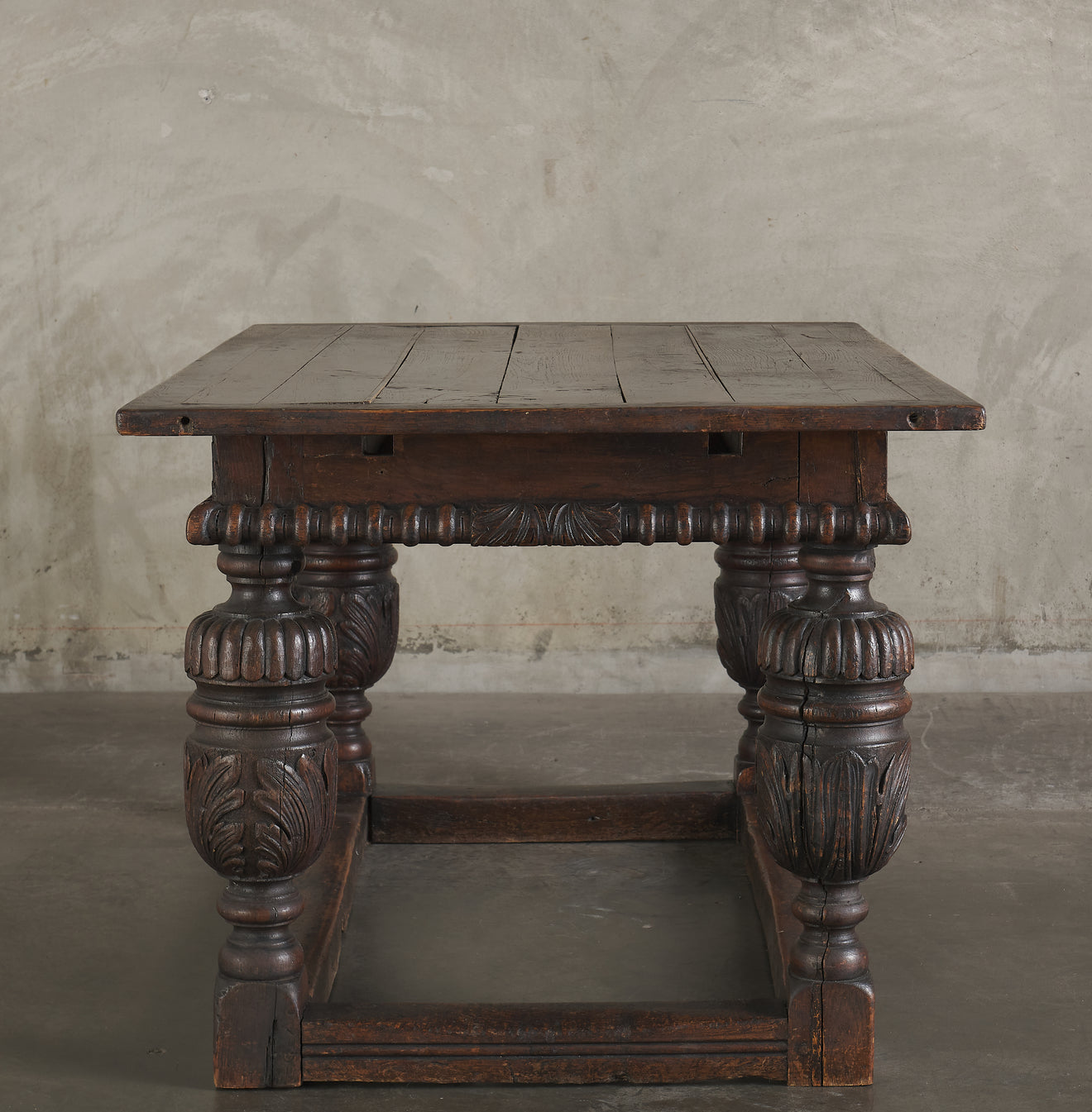 ELIZABETHAN STYLE CENTER TABLE