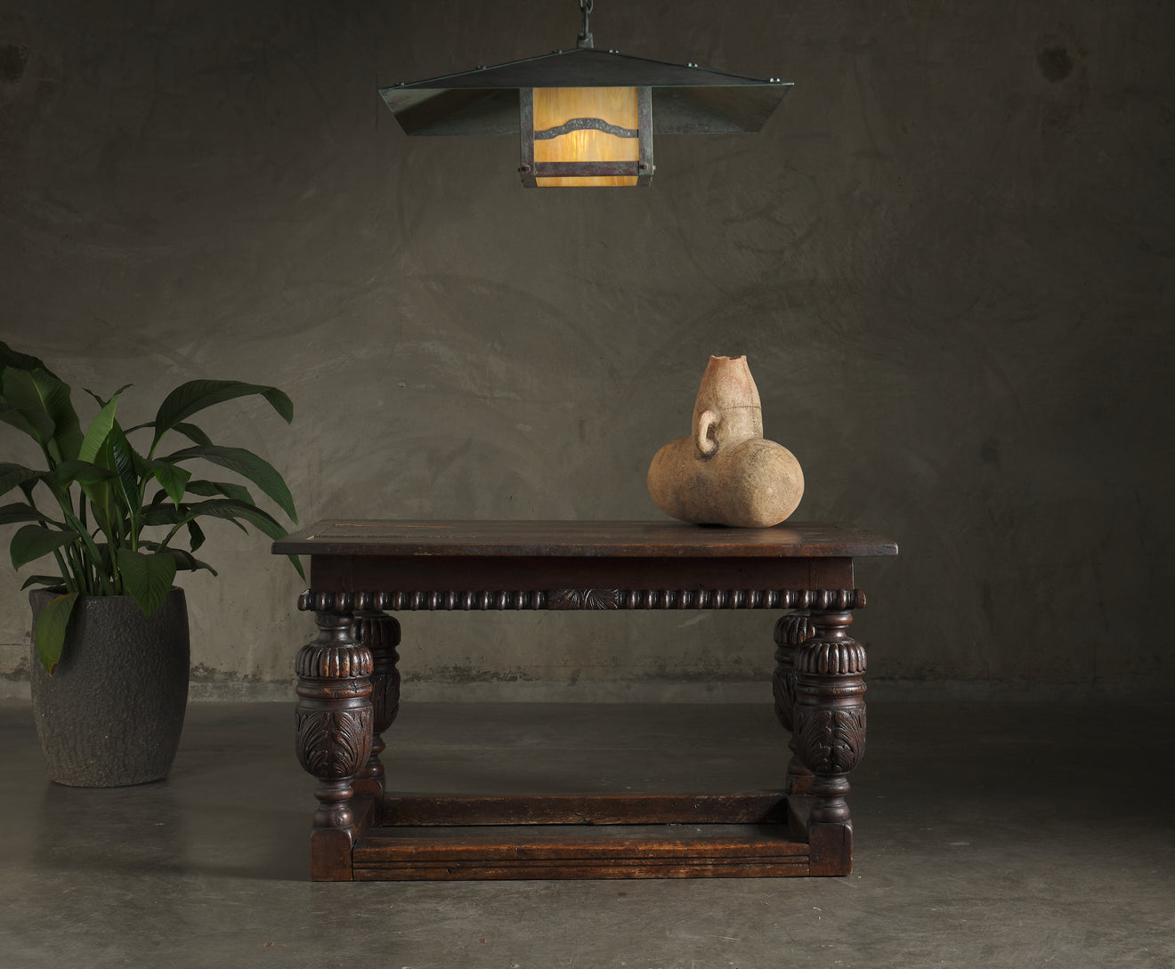 ELIZABETHAN STYLE CENTER TABLE