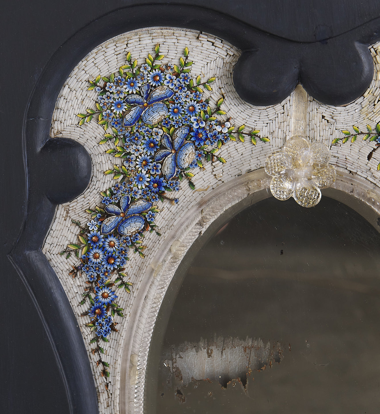 VENETIAN GLASS MOSAIC MIRROR WITH PAINTED WOOD SURROUND, ITALY, EARLY 20TH C