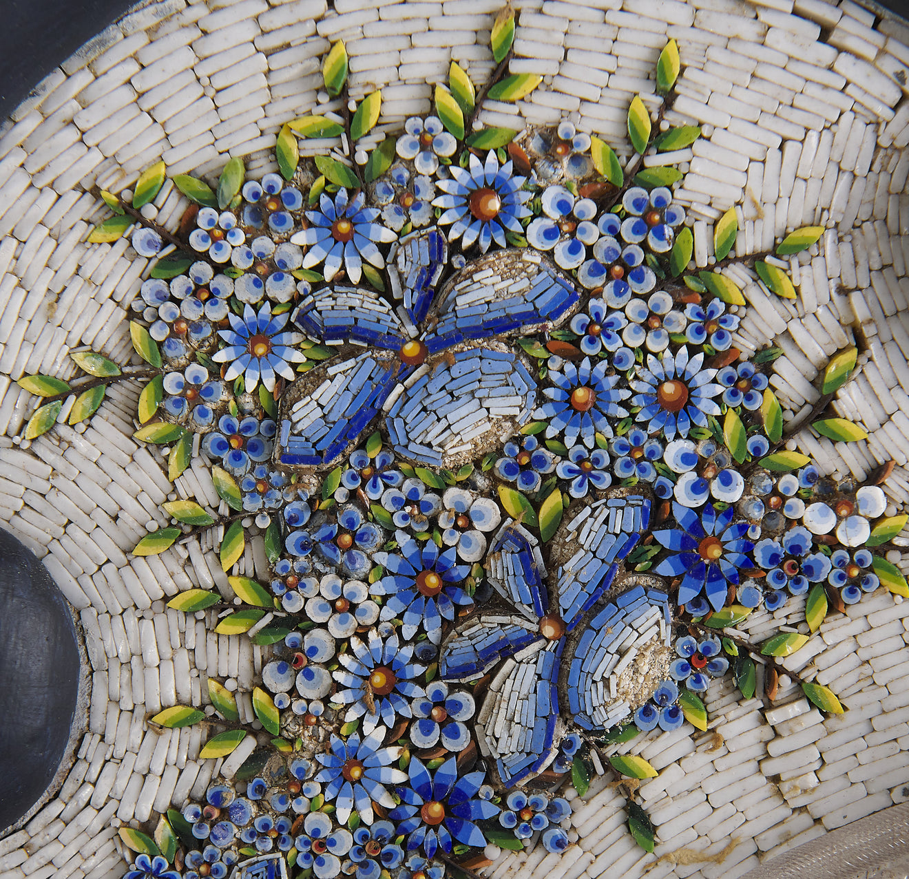 VENETIAN GLASS MOSAIC MIRROR WITH PAINTED WOOD SURROUND, ITALY, EARLY 20TH C