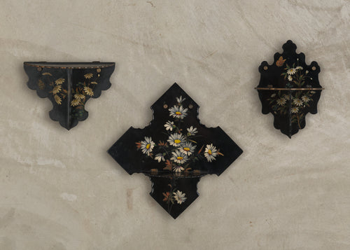 VICTORIAN PAPIER MACHE BLACK LACQUERED DAISY WALL SHELF