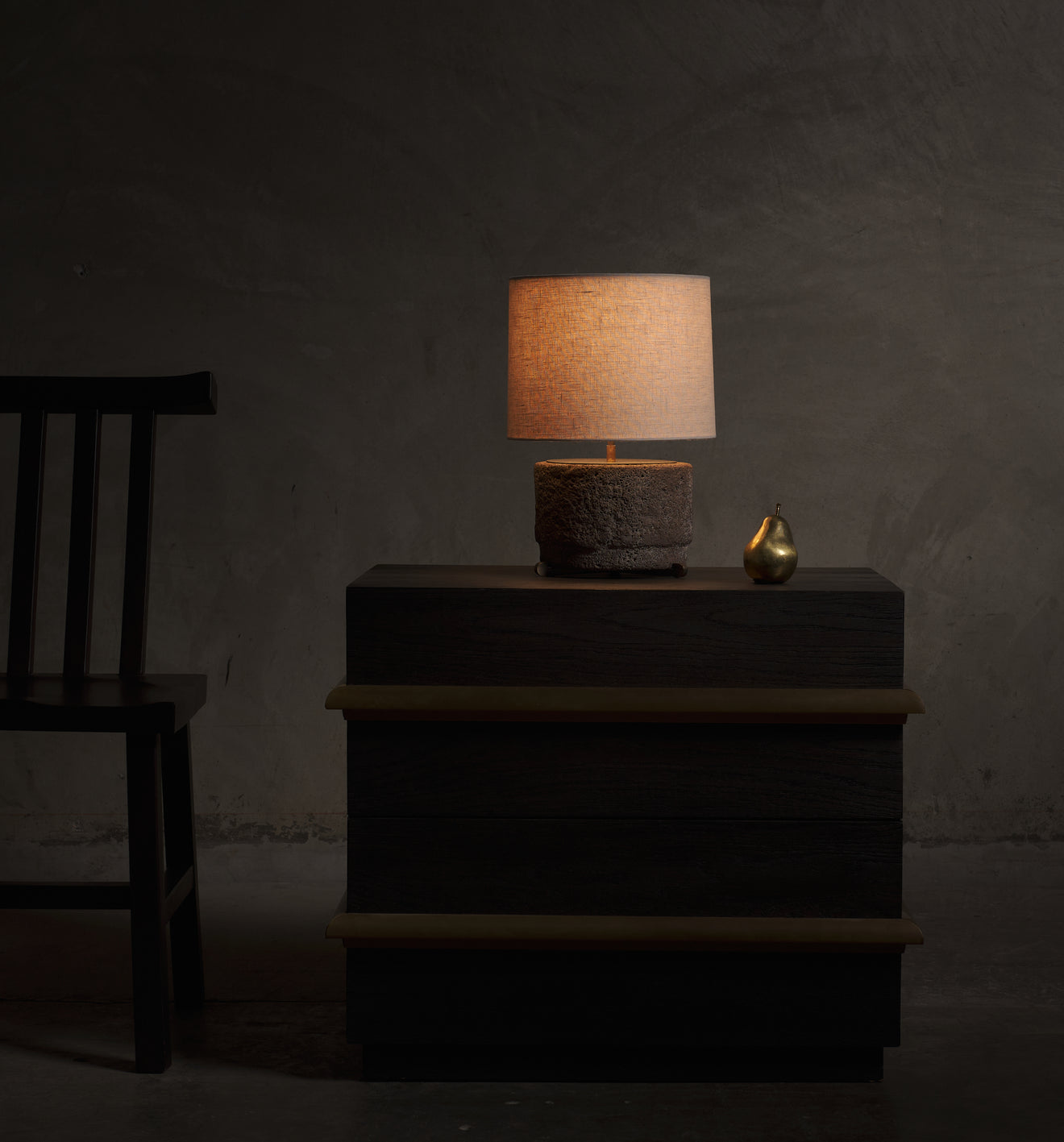 VOLCANIC STONE TABLE LAMP, 20TH C