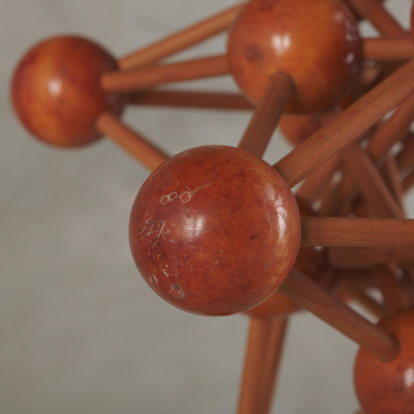 WOODEN ATOM