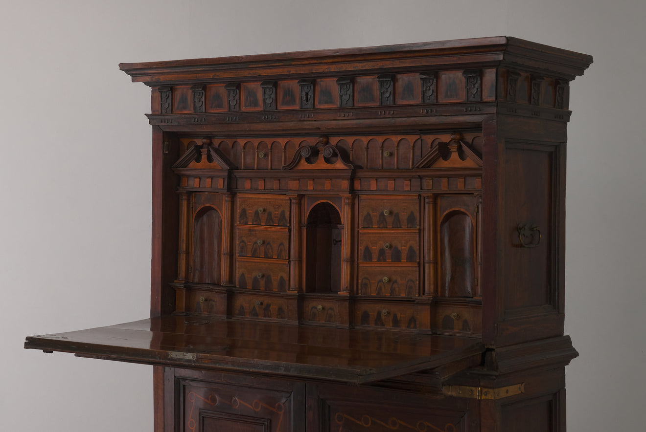 ARCHITECTURAL ESCRITORIO WITH SECRET COMPARTMENTS