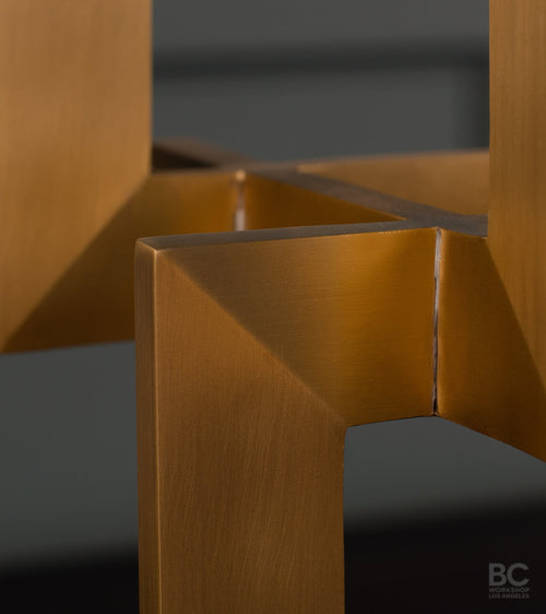 Akimbo Side Table