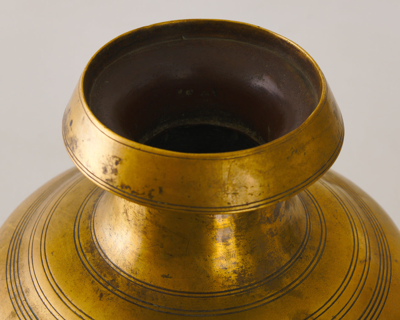 SPUN BRASS URN